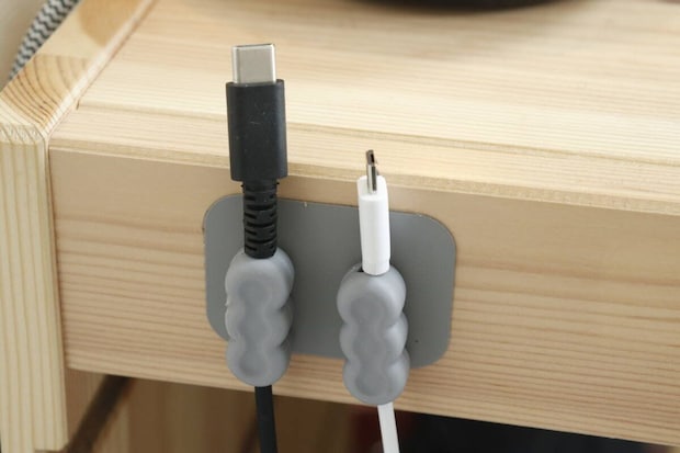 ケーブルホルダーマグネットタイプ（2個）　使用例