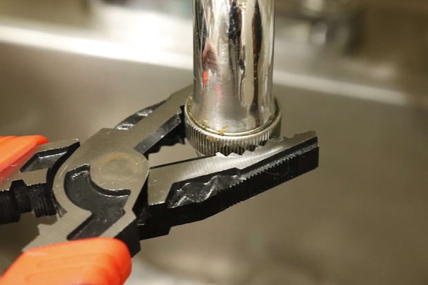ダイソー 微細噴射シンク蛇口(2種水流)取り付け ダイソーの微細噴射シンク蛇口(2種水流)取り付け