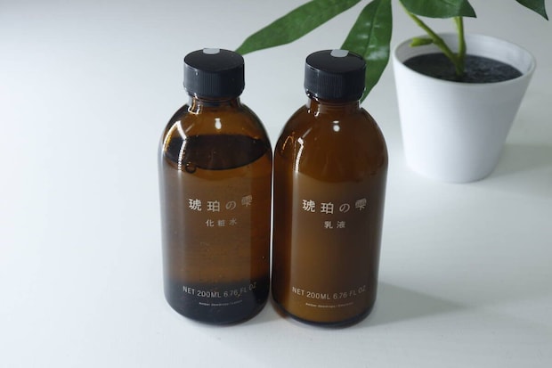 スタンダードプロダクツの琥珀の雫 化粧水と琥珀の雫 乳液のビジュアル