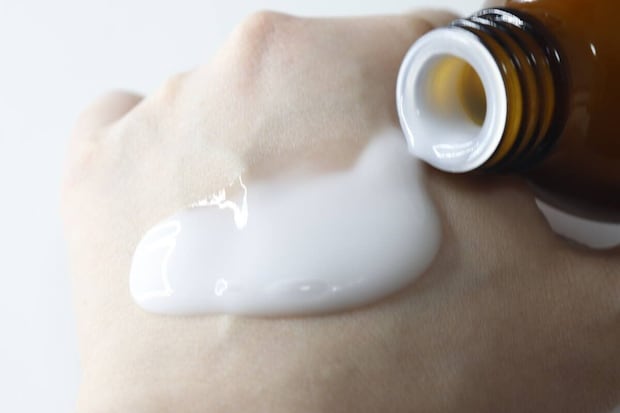 スタンダードプロダクツの琥珀の雫 乳液のテクスチャー