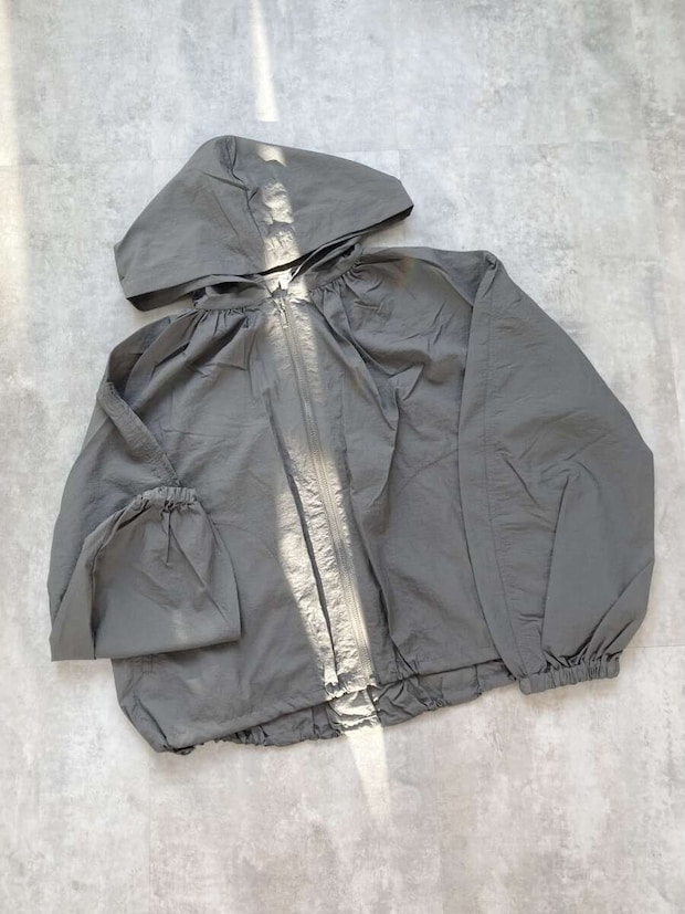 GU UVカットシアーパーカSサイズのグレーの前面