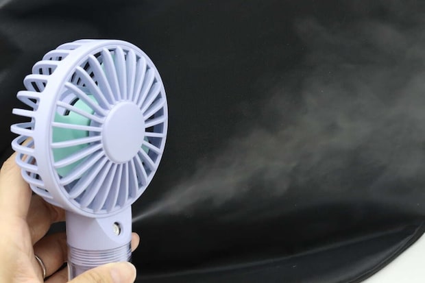 ミスト付ハンディ扇風機　ミスト噴霧