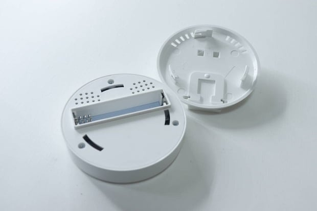 ダイソーのクリップ式温湿度計の電池蓋
