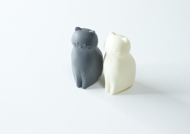 100均で見つけた猫ちゃんが頼りになります!さっと被せるだけ!汚れを防げる便利なカバー