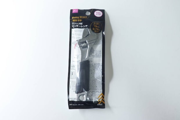ダイソーのモンキーレンチ（グリップ付）パッケージ