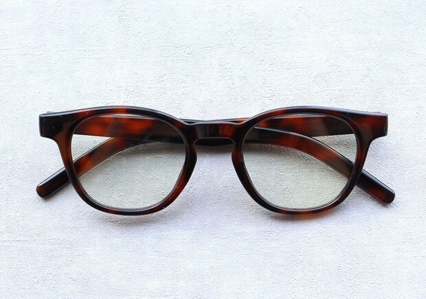 宝島社ムック付録99.9% UV block 調光グラス AMBER BROWN2