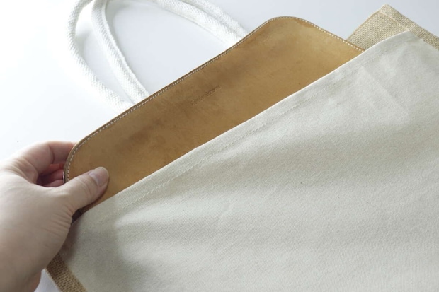 コットンポケット付ジュートバッグ（46cm×34cm×20cm）　ポケットのサイズ感