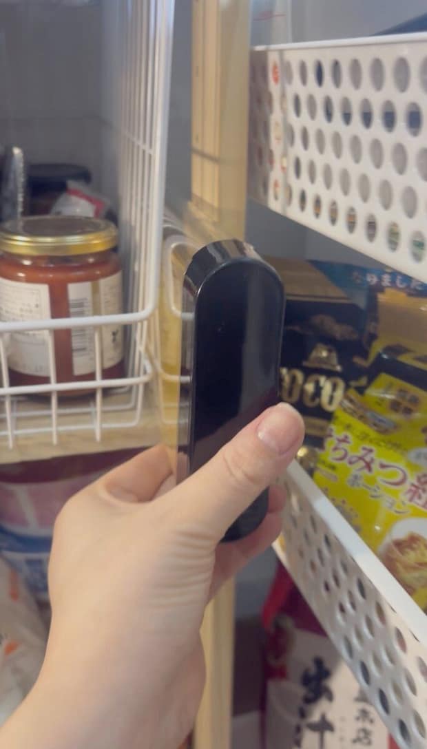 ダイソーのスリムパスタストッカー パスタメジャー付を隙間に収納する