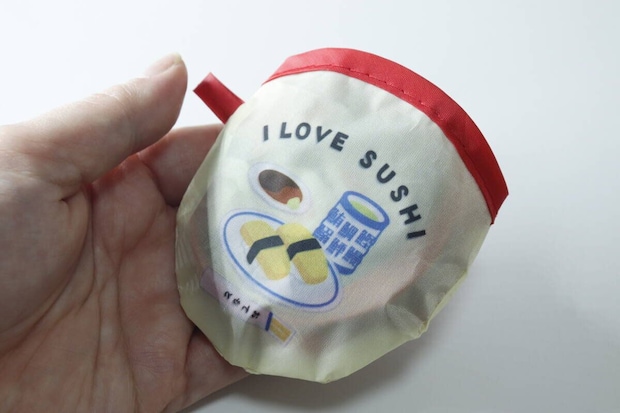 ダイソー 折りたたみうちわ 寿司 ダイソーの折りたたみうちわはポケットサイズで持ち運びに便利