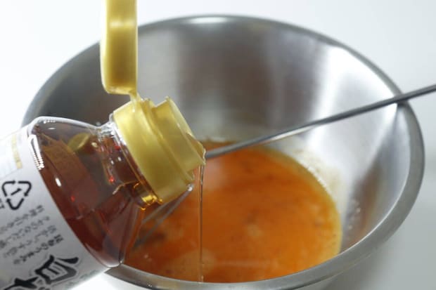 ダイソーのワダカン 昆布つゆ白だしで茶碗蒸しを作る様子1
