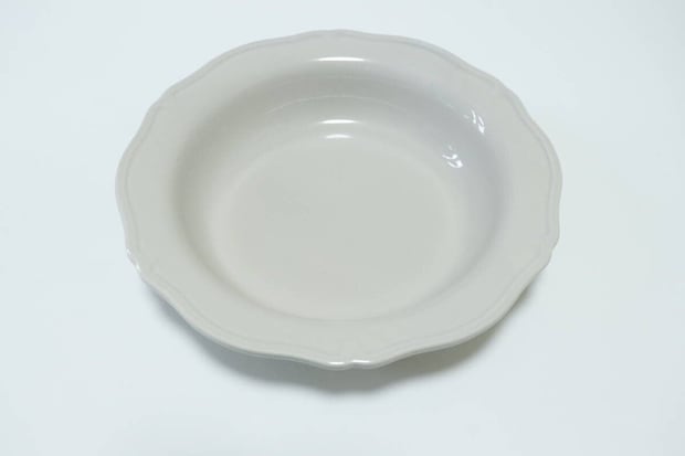 ダイソーのパスタボウル（フラワーシェイプ、GY、19cm）のパッケージ