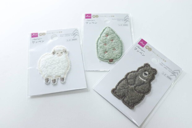 ダイソー ワッペン(もこもこ、ひつじ、あるぱか) ワッペン(もこもこ、しょくぶつ) ワッペン(もこもこ、くま、いぬ) ダイソーのワッペン(もこもこ、ひつじ、あるぱか)とワッペン(もこもこ、しょくぶつ)とワッペン(もこもこ、くま、いぬ)のビジュアル