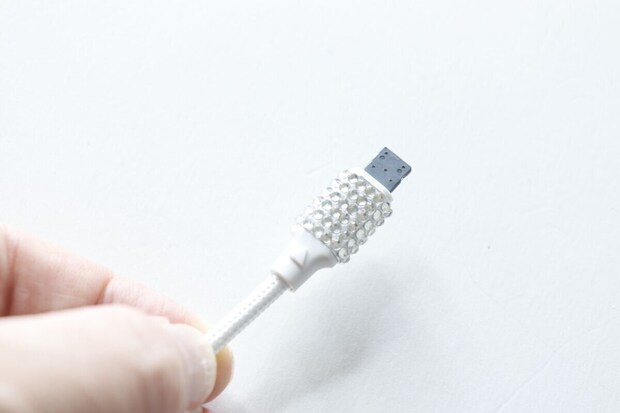 充電専用ケーブル（ライトニング、5V／2.4A、1m、ラインストーンコネクタ）　コネクタ
