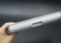 100均のバズりグッズに新作きた～！「待望の横タイプ！」デスクをスッキリ整える神収納