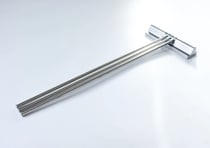 やってくれたな！「強力すぎてもはや外すの大変！」安定感抜群の100均収納グッズ