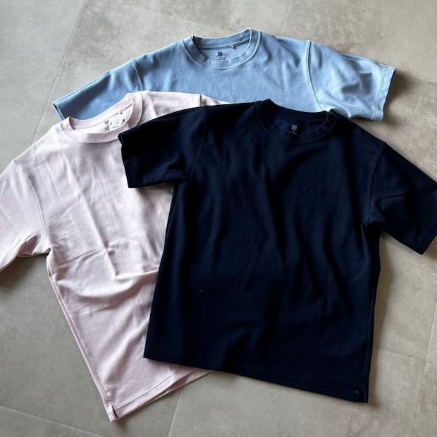 ユニクロKIDS　エアリズムコットンクルーネックT　BLUE・PINK・NAVYの3色置き撮り