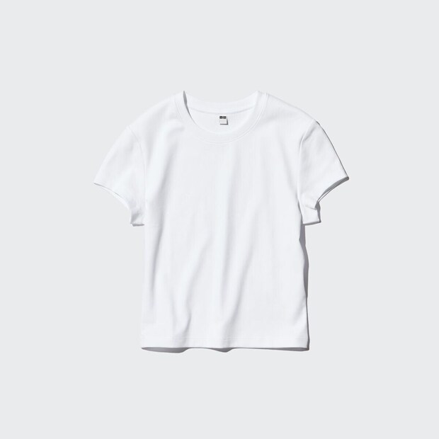 ユニクロのミニT（ホワイト）。コンパクト丈の半袖Tシャツの置き画