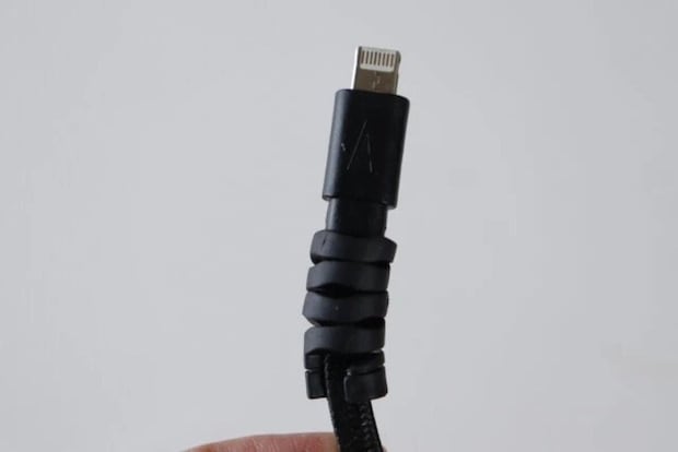 ダイソー ケーブル保護カバー(スプリングタイプ) 使用例 ダイソー ケーブル保護カバー(スプリングタイプ) 使用例
