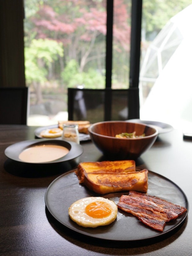プレジャーリゾート 伊豆赤沢温泉 GRAX EARTH FIELD フレンチトーストと目玉焼きの朝食