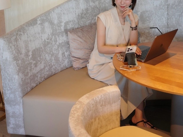 プレジャーリゾート 伊豆赤沢温泉 outfit ベージュニットセットアップのきれいめラウンジコーデ