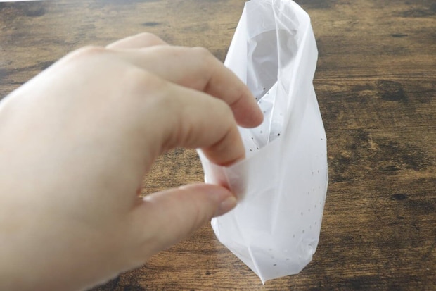 ダイソーの自立する水切りゴミ袋（42枚）を自立させる