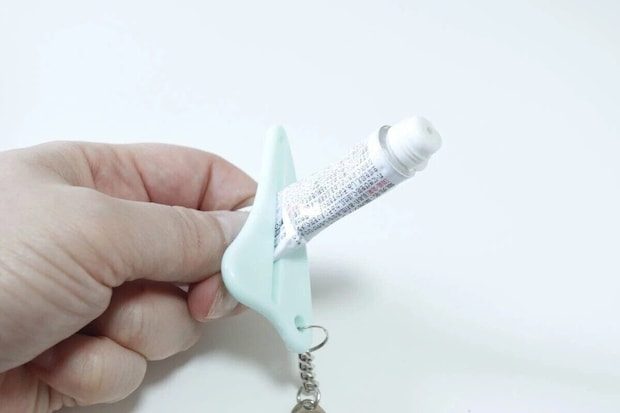 ダイソー　チェーン付きかっさ　使用例　チューブ絞り