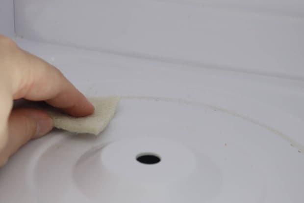 ダイソーのキッチンセスキ炭酸ソーダクリーナーで電子レンジを掃除する様子3