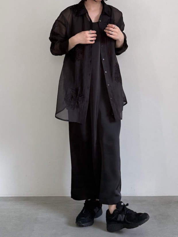 黒シアーシャツコーデ2