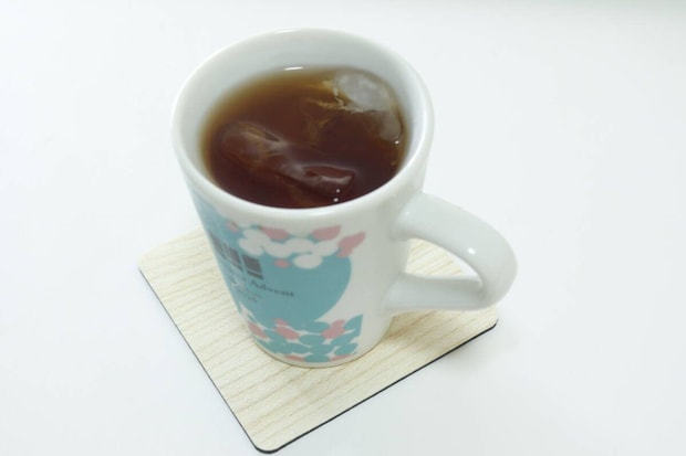 セリアの吸水コースター 木目調の使用例