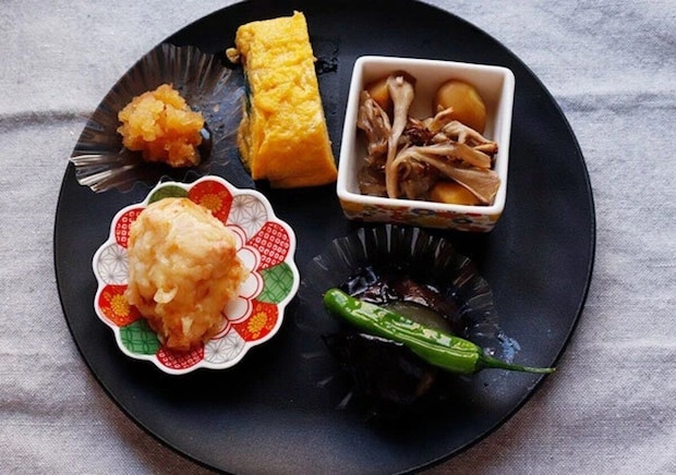ダイソー　深月レンジ食器（丸皿、21cm、黒）　使用例