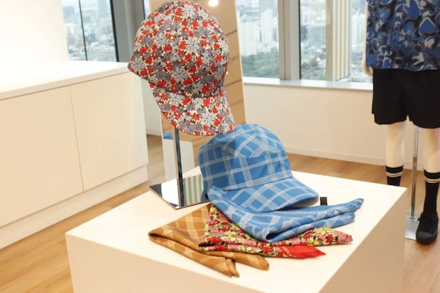 UNIQLO F.RISSO シルクプリントスカーフ UNIQLO F.RISSOのシルクプリントスカーフ