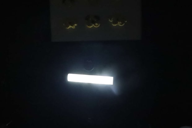 人感・明暗センサーLEDバーライト（Type-C・白色）　点灯