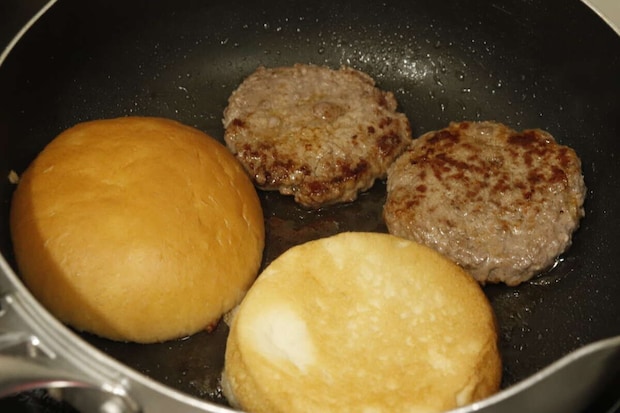 ダイソー ミートプレス ダイソーのミートプレスでハンバーガーを作る