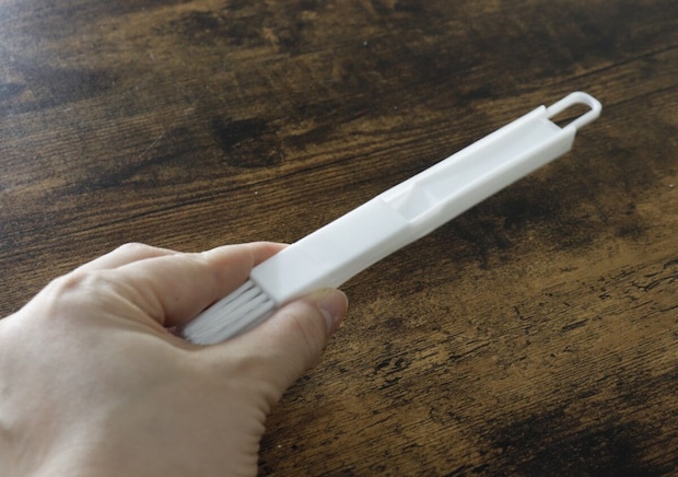 100均にぴったりサイズあるなら言ってよ～！「今までの苦労は一体…」超スリムなお掃除グッズ