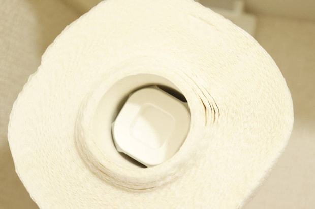 吊り戸棚用キッチンペーパーホルダー　ペーパー取り付け後