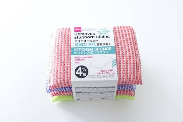 パッケージに入ったカラフルなキッチンスポンジタワシ4個 パッケージに入ったカラフルなキッチンスポンジタワシ4個