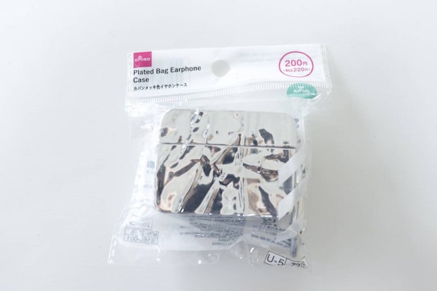 「カバンメッキ色イヤホンケース」と書かれたダイソー商品のパッケージ