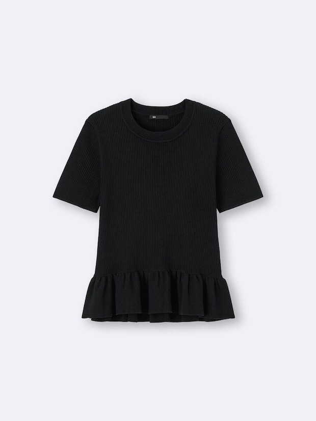 黒い半袖リブニットのペプラムプルオーバーを正面から撮影