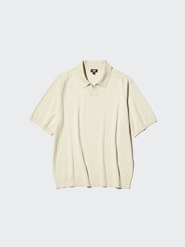 クリーム色のスキッパーポロセーターの平置き