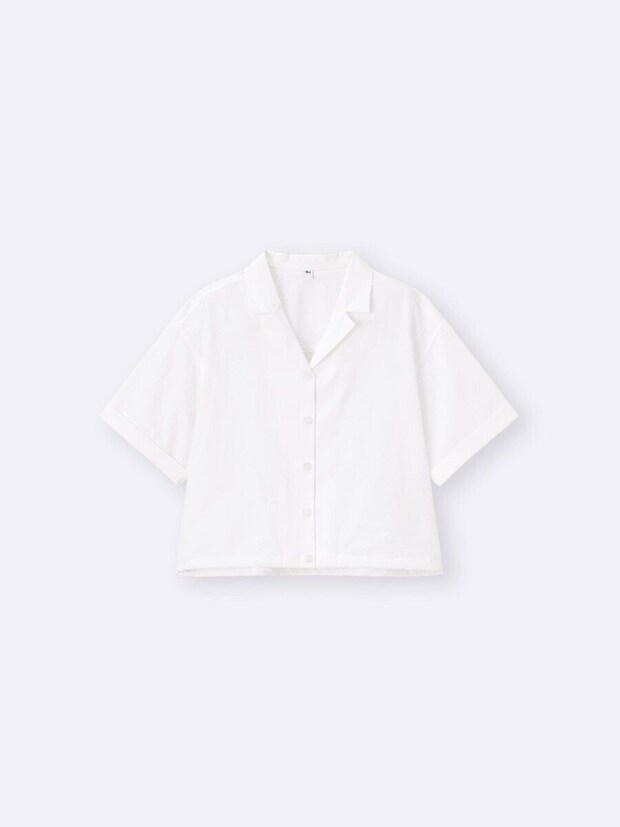 白いテックショートシャツを平置きで撮影した商品単体