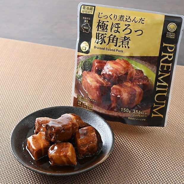 ファミマルKITCHENじっくり煮込んだ極ほろっ豚角煮のパッケージと皿に盛られた角煮