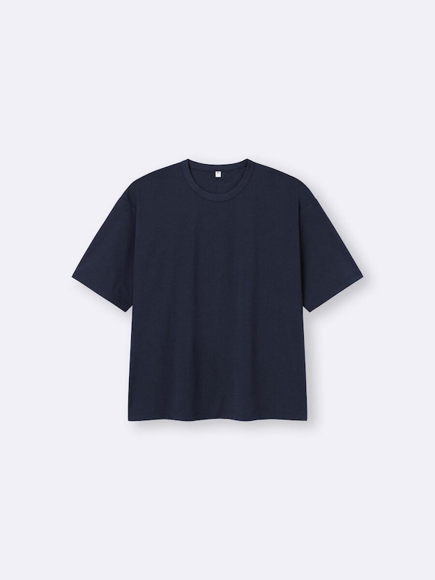 紺色のクルーネック半袖Tシャツを平置きした様子 紺色のクルーネック半袖Tシャツを平置きした様子