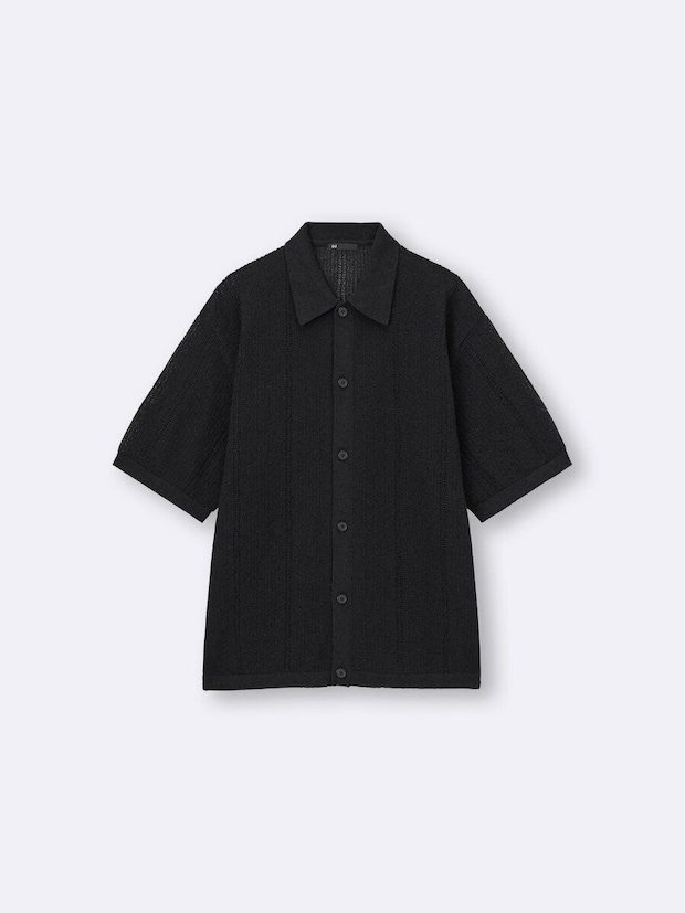 黒い透かし編み半袖ニットシャツを平置きした様子 黒い透かし編み半袖ニットシャツを平置きした様子