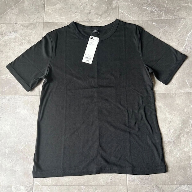 GU990円黒いシアーTシャツ GU990円黒いシアーTシャツ