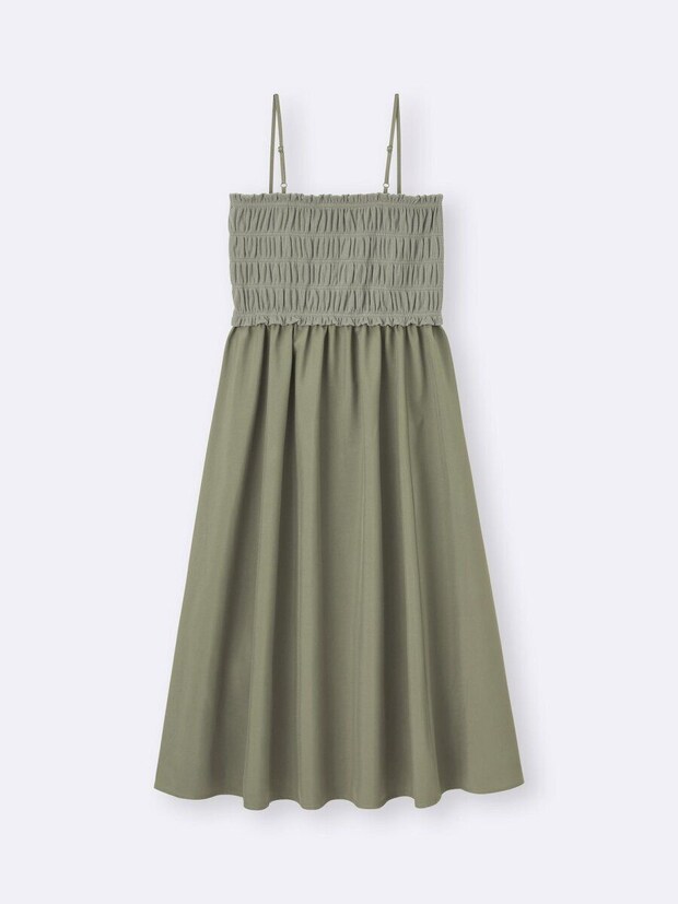 カーキ色の胸元シャーリングキャミソールワンピース