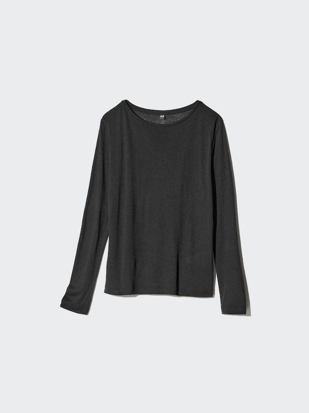 黒いシアーTシャツを平置き