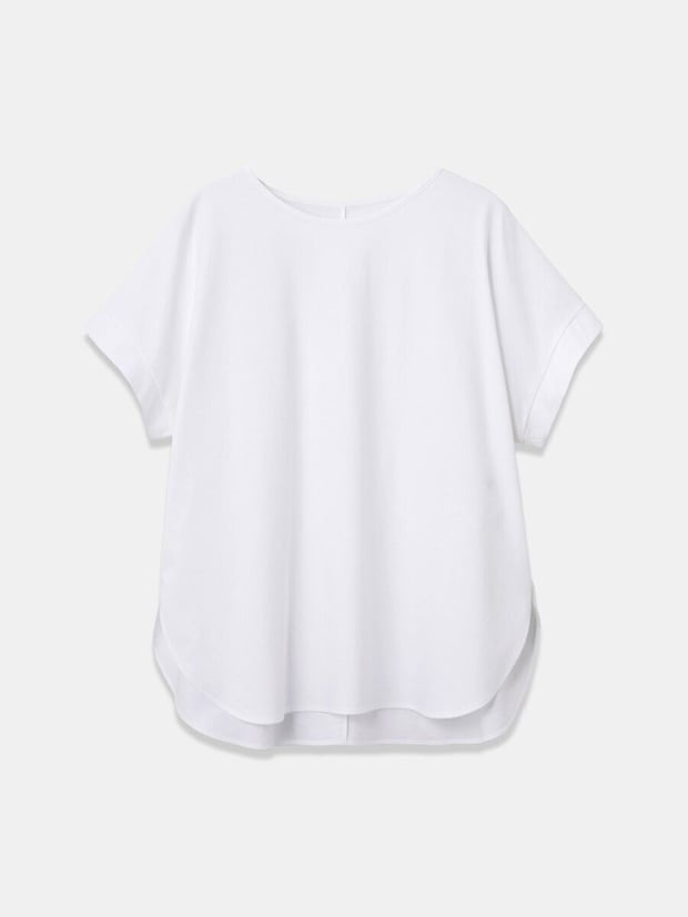 PLSTの白いTシャツを平置きで撮影した商品写真