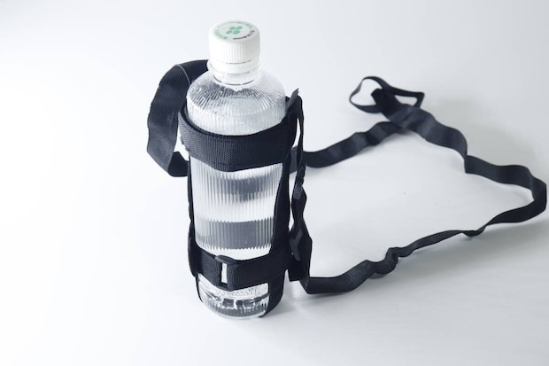 ボトルホルダーにペットボトルを装着した状態の全体像 ボトルホルダーにペットボトルを装着した状態の全体像