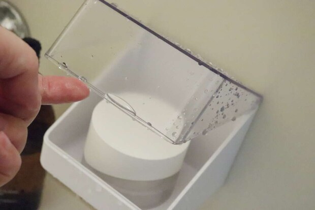 シャワー後、フタを開けて中身が濡れていないことを確認