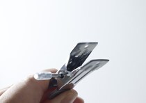 これは名品レベル！「ハンガー使うほどでは…」って時に！衣類を賢く整理できる100均グッズ